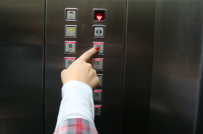   Vida de condômino - Uso do elevador